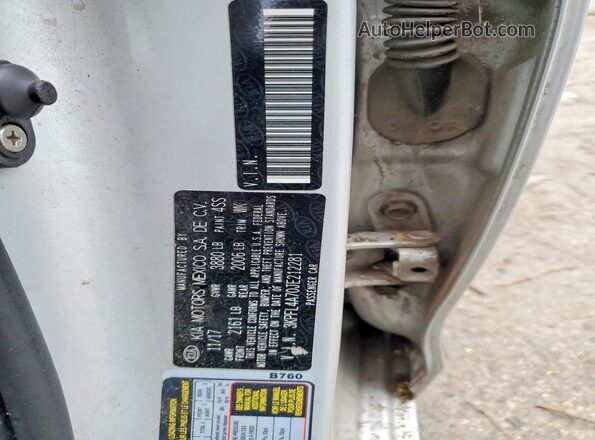 3KPFL4A70JE212281 2018 KIA FORTE Silver Widok komory silnika