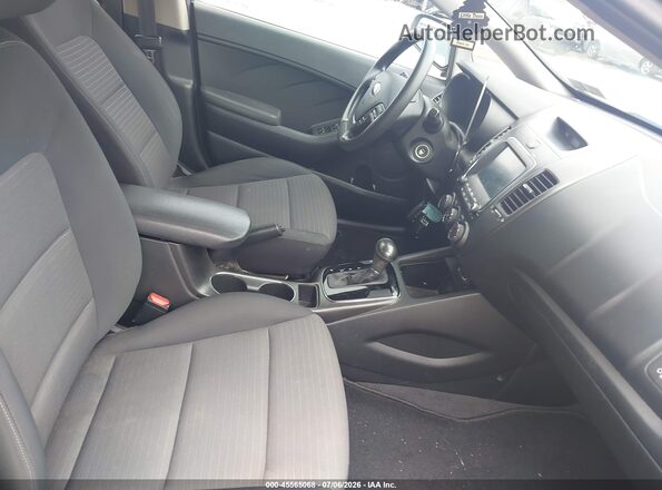 3KPFL4A71JE242616 2018 KIA FORTE Black Vista interior delantera