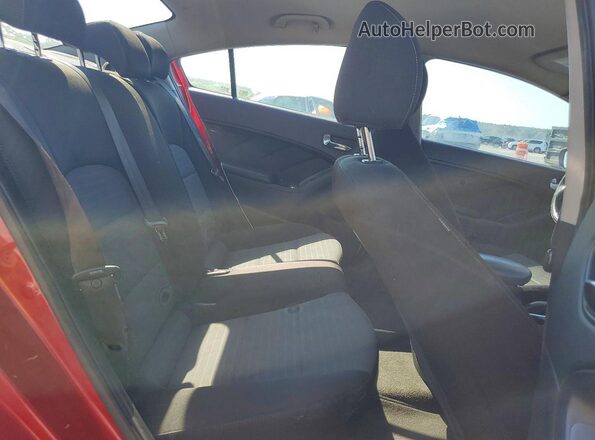 3KPFL4A71JE257522 2018 KIA FORTE Красный Вид задних сидений