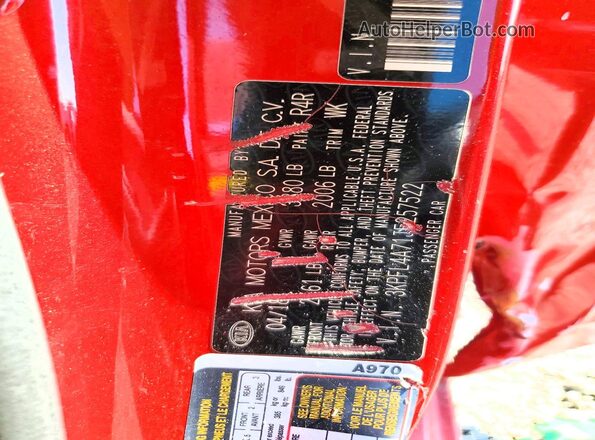 3KPFL4A71JE257522 2018 KIA FORTE Красный Вид подкапотного пространства
