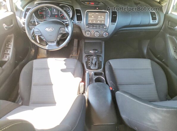 3KPFL4A72HE036151 2017 KIA FORTE Белый Вид панели приборов