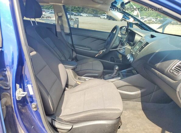 3KPFL4A72JE185553 2018 KIA FORTE Синий Вид салона спереди