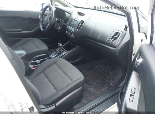 3KPFL4A72JE187366 2018 KIA FORTE White Widok wnętrza z przodu