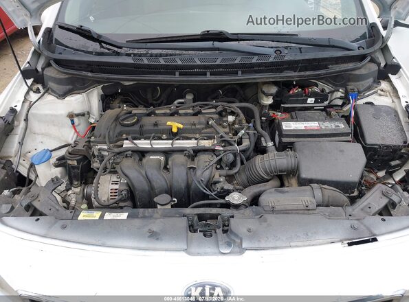 3KPFL4A72JE187366 2018 KIA FORTE White Widok z tyłu
