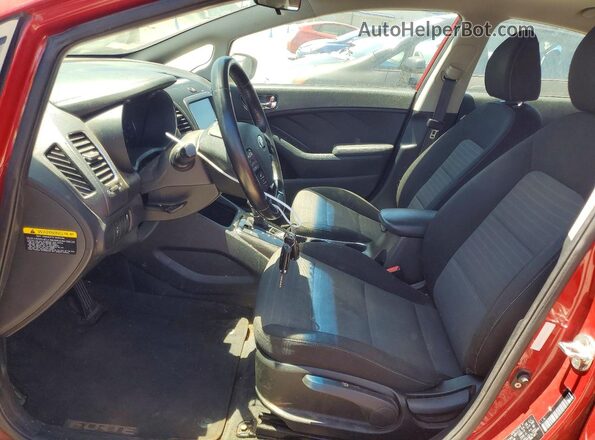 3KPFL4A72JE187934 2018 KIA FORTE Red წინა სალონის ხედი