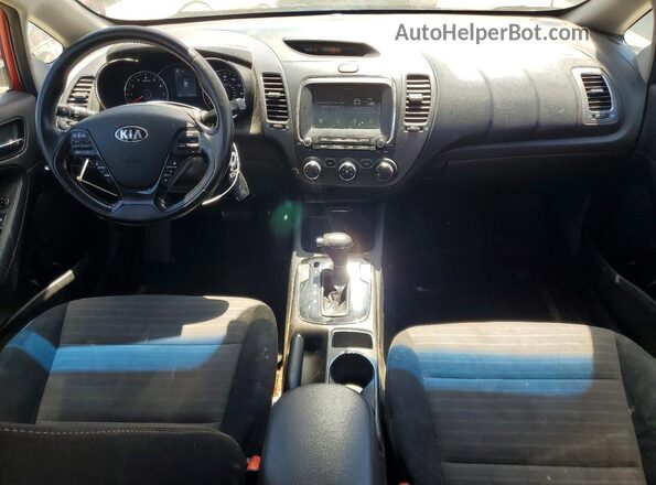 3KPFL4A72JE187934 2018 KIA FORTE Red წინა პანელის ხედი