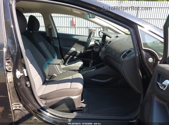 3KPFL4A73HE101296 2017 KIA FORTE Black Widok wnętrza z przodu