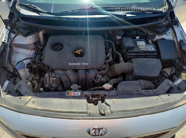 3KPFL4A73HE125260 2017 KIA FORTE Silver Rear interior view