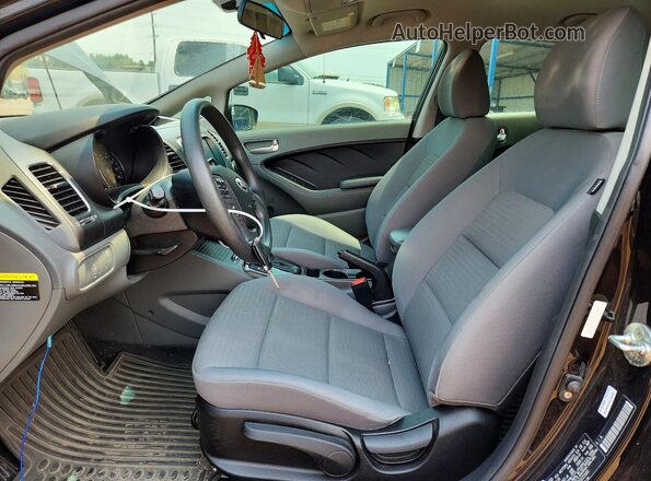 3KPFL4A73JE255481 2018 KIA FORTE Black Widok wnętrza z przodu