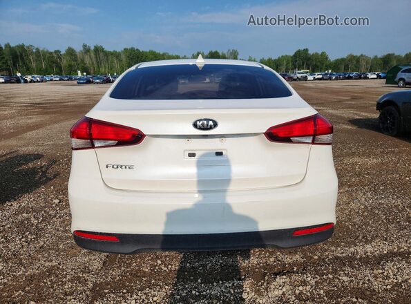 3KPFL4A74HE056076 2017 KIA FORTE White Вид ззаду