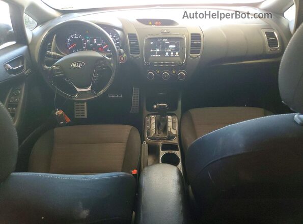 3KPFL4A74HE139359 2017 KIA FORTE Gray წინა პანელის ხედი