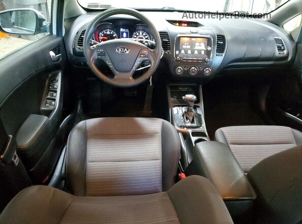 3KPFL4A74JE201008 2018 KIA FORTE Silver წინა პანელის ხედი