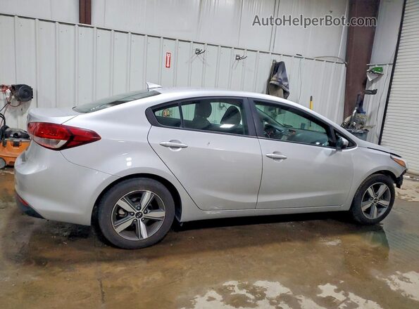 3KPFL4A74JE201008 2018 KIA FORTE Silver უკანა მარჯვენა