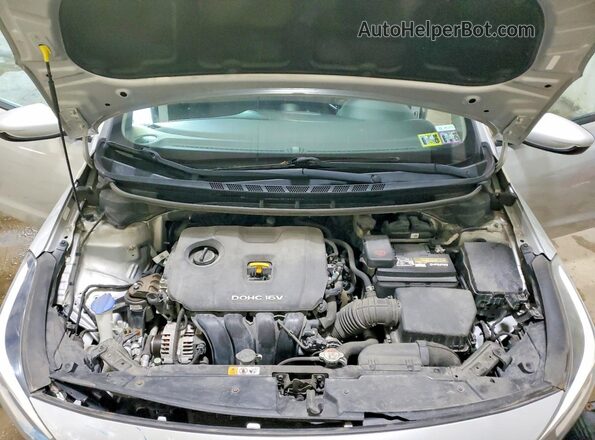 3KPFL4A74JE201008 2018 KIA FORTE Silver უკანა სალონის ხედი