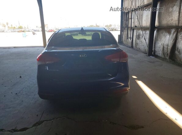 3KPFL4A74JE215801 2018 KIA FORTE Blue Widok z tyłu