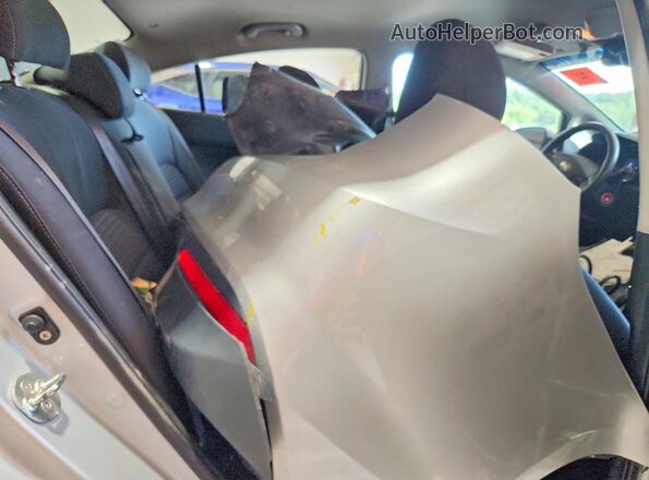3KPFL4A74JE239841 2018 KIA FORTE Silver უკანა სავარძლების ხედი