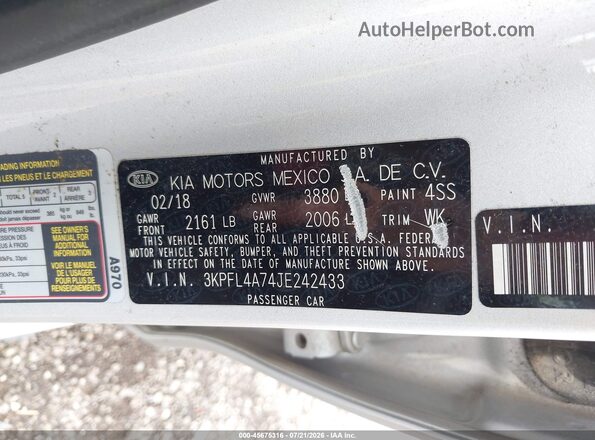 3KPFL4A74JE242433 2018 KIA FORTE Silver Widok komory silnika