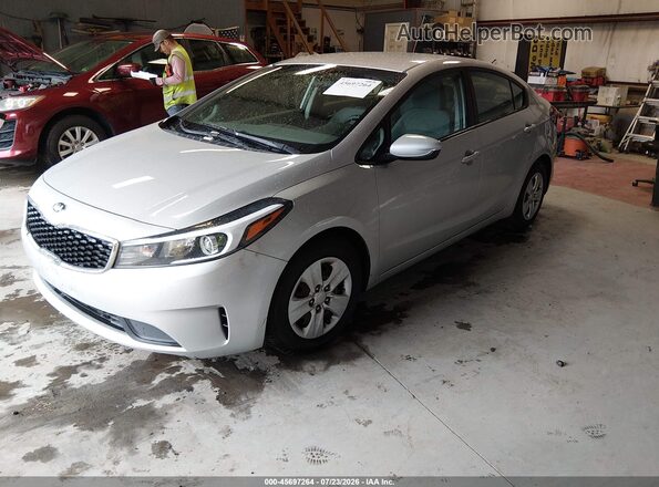 3KPFL4A74JE261841 2018 KIA FORTE Silver Vista tres cuartos delantera izquierda