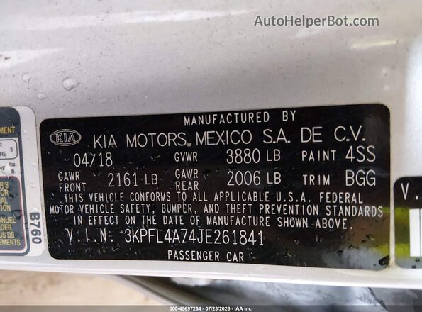 3KPFL4A74JE261841 2018 KIA FORTE Silver Vista del compartimento del motor