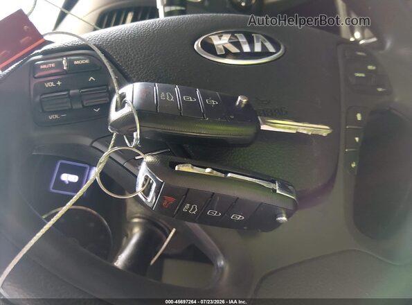 3KPFL4A74JE261841 2018 KIA FORTE Silver Vista del salpicadero