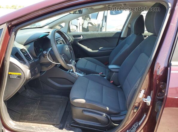 3KPFL4A75HE025466 2017 KIA FORTE Бордовый Вид салона спереди