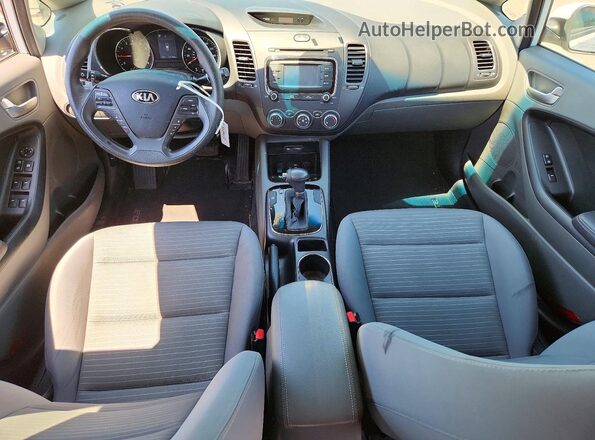 3KPFL4A75HE062890 2017 KIA FORTE White Առջևի վահանակի տեսք