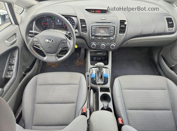 3KPFL4A75HE128774 2017 KIA FORTE Белый Вид панели приборов