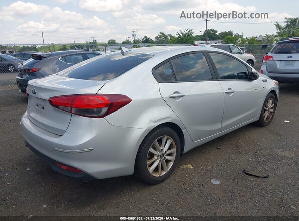 3KPFL4A75HE131982 2017 KIA FORTE Серебряный Задняя правая четверть
