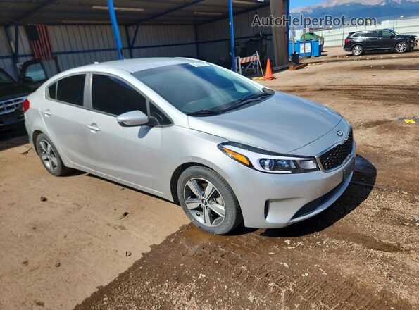 3KPFL4A75JE171307 2018 KIA FORTE Silver Передня права чверть
