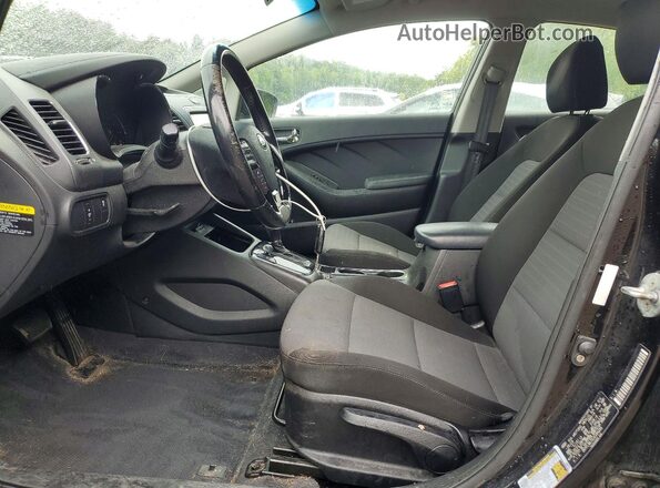 3KPFL4A75JE284285 2018 KIA FORTE Black Вид салону спереду