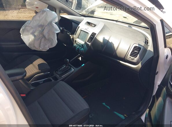 3KPFL4A76HE102765 2017 KIA FORTE White წინა სალონის ხედი