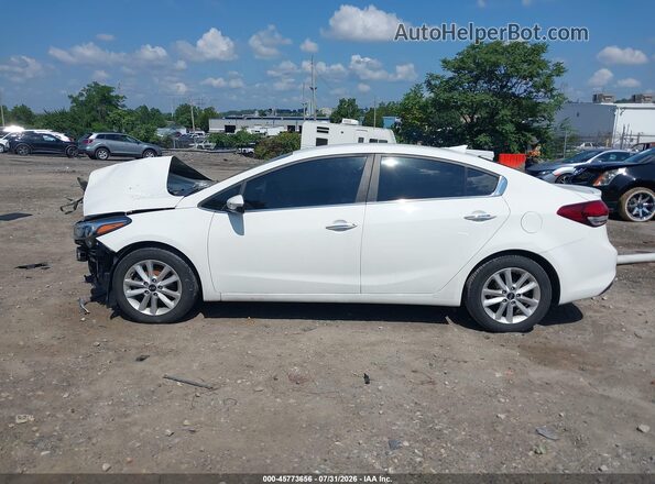 3KPFL4A76HE102765 2017 KIA FORTE White უკანა სალონის ხედი
