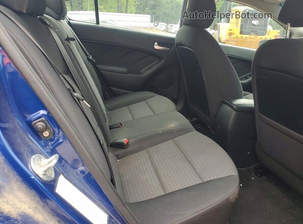 3KPFL4A76HE124877 2017 KIA FORTE Blue Vista de los asientos traseros