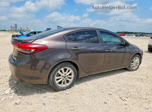 3KPFL4A76HE131957 2017 KIA FORTE Коричневый Задняя правая четверть