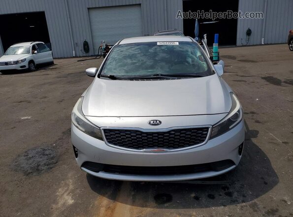 3KPFL4A76JE215623 2018 KIA FORTE Silver წინა ხედი
