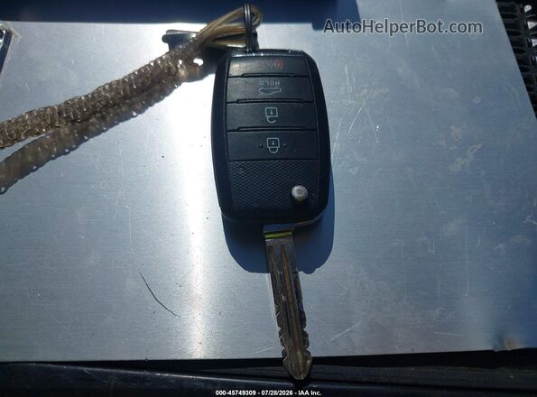 3KPFL4A76JE235533 2018 KIA FORTE White Вид панелі приладів