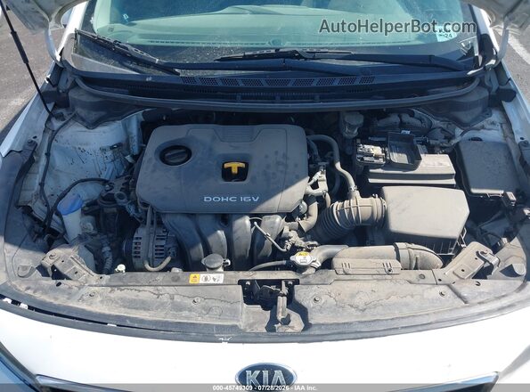 3KPFL4A76JE235533 2018 KIA FORTE White Вид ззаду
