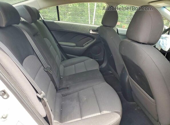 3KPFL4A76JE238643 2018 KIA FORTE Silver Вид задніх сидінь