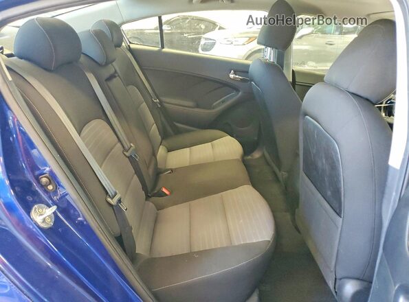 3KPFL4A77HE036730 2017 KIA FORTE Blue Vista de los asientos traseros