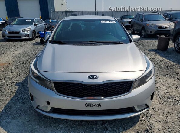 3KPFL4A77HE120675 2017 KIA FORTE Серебряный Вид спереди