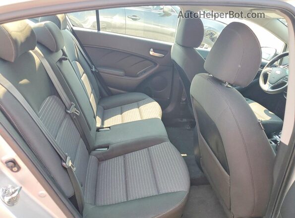 3KPFL4A77HE120675 2017 KIA FORTE Серебряный Вид задних сидений