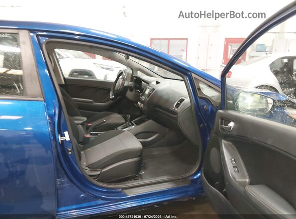 3KPFL4A77JE213895 2018 KIA FORTE Синий Вид салона спереди