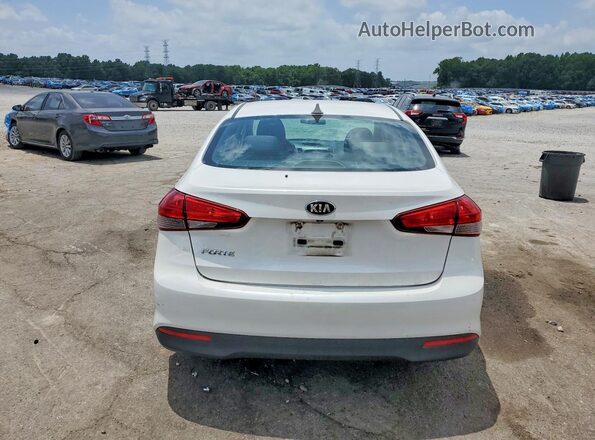 3KPFL4A78HE007866 2017 KIA FORTE White Вид ззаду