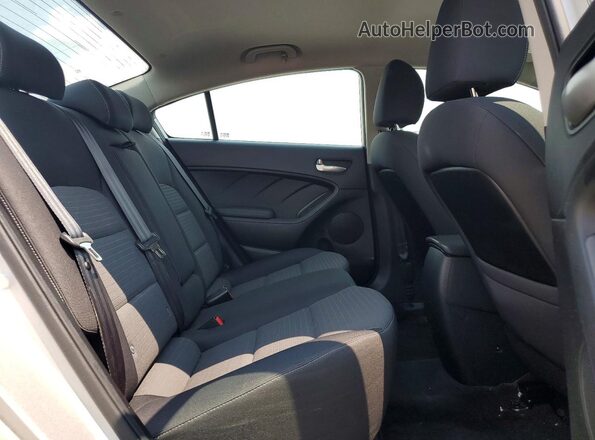 3KPFL4A78HE021637 2017 KIA FORTE Silver Вид задніх сидінь