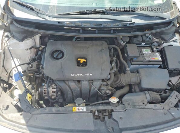 3KPFL4A78HE032816 2017 KIA FORTE White Вид задньої частини салону