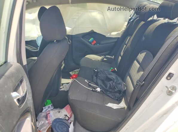 3KPFL4A78HE032816 2017 KIA FORTE White Вид задніх сидінь
