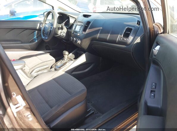 3KPFL4A78HE074550 2017 KIA FORTE Серый Вид салона спереди