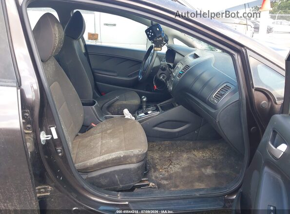 3KPFL4A78HE148792 2017 KIA FORTE Brown Вид салону спереду