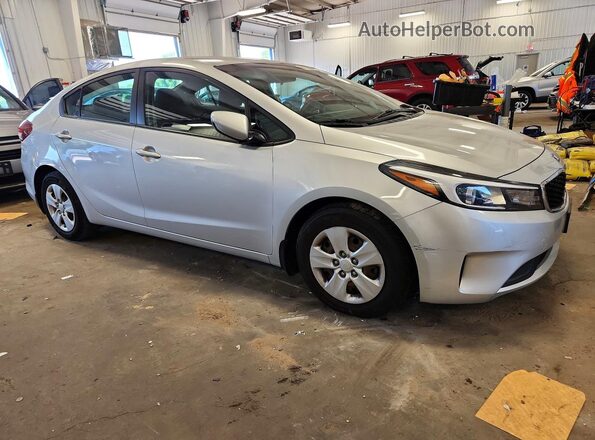 3KPFL4A78HE157153 2017 KIA FORTE Серебряный Передняя правая четверть