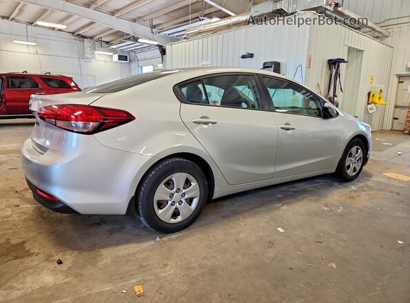 3KPFL4A78HE157153 2017 KIA FORTE Серебряный Задняя правая четверть
